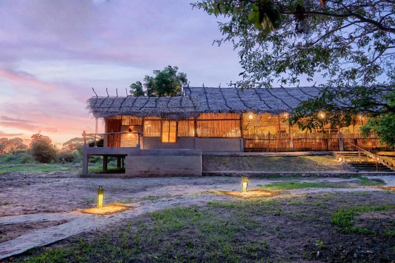 Raalmadu Wilpattu Hotel Achchamulai Exterior photo